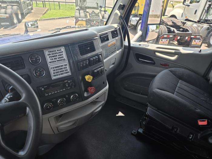 2022 Peterbilt 579-25
