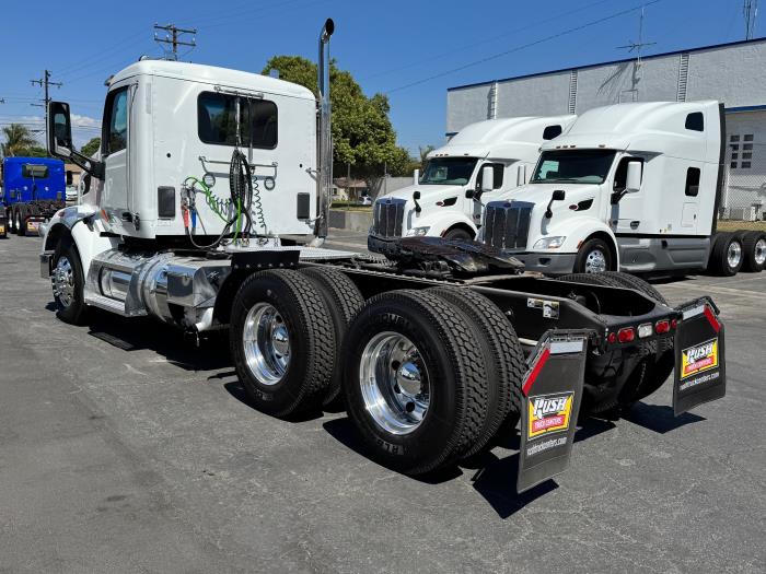 2022 Peterbilt 567-8
