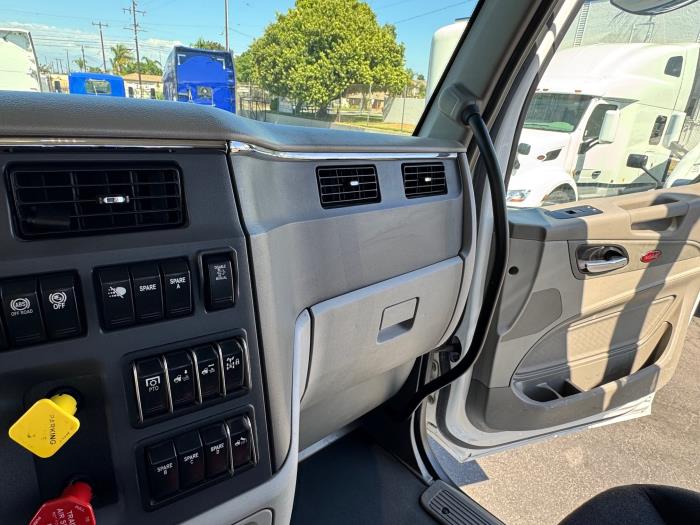 2022 Peterbilt 567-18