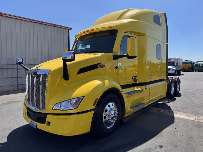 2024 Peterbilt 579 photo 2