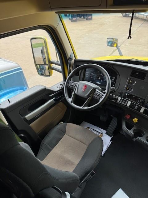 2023 Kenworth T680-21