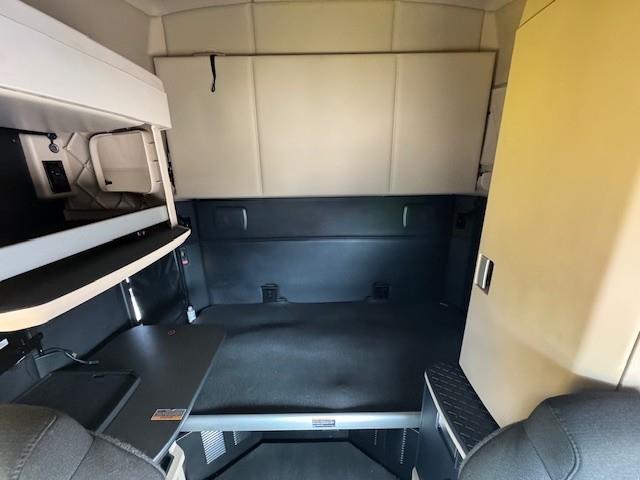 2023 Kenworth T680-27