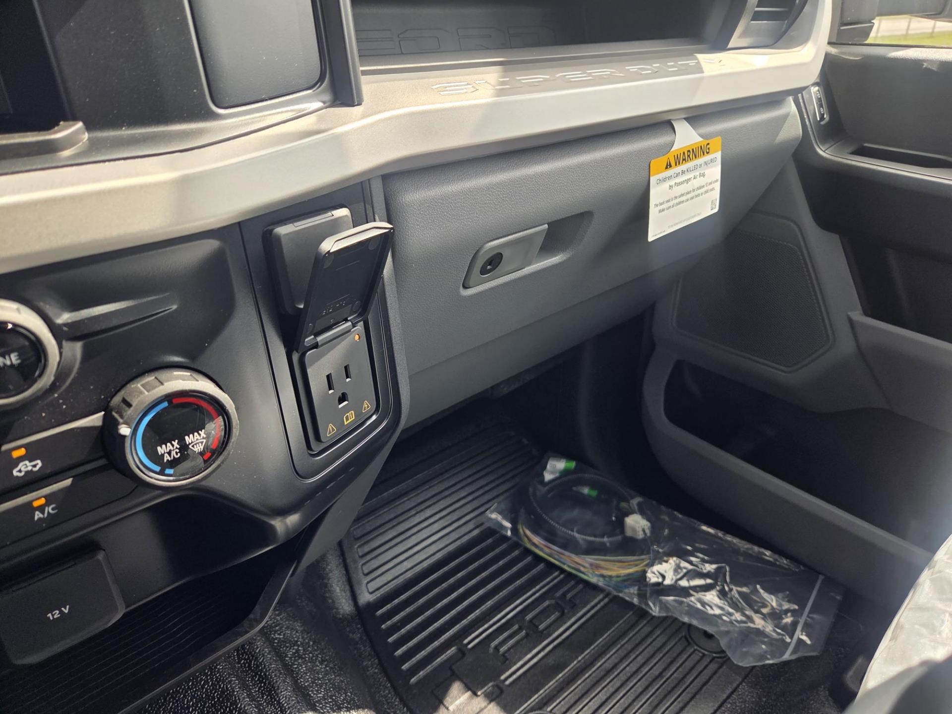 2025 Ford F-450 Crew Cab DRW 4x4 Reading Service Truck for sale #1948016 - photo 12
