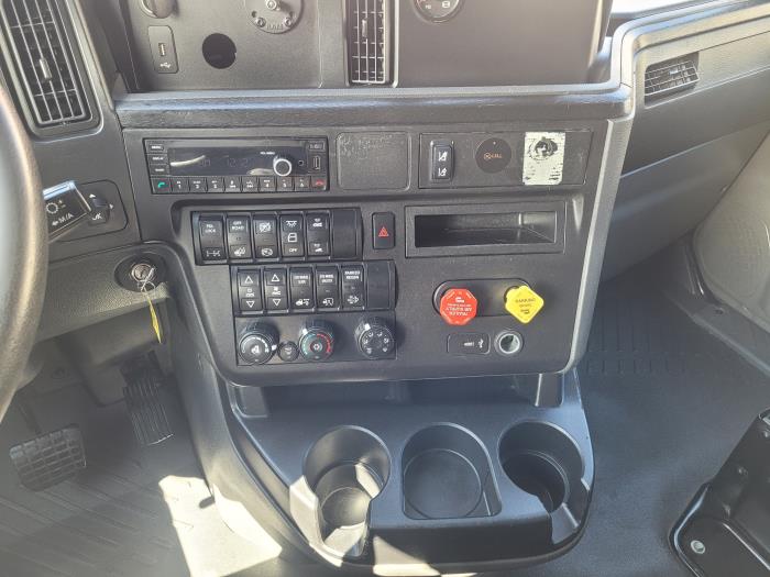 2022 International LT625-16