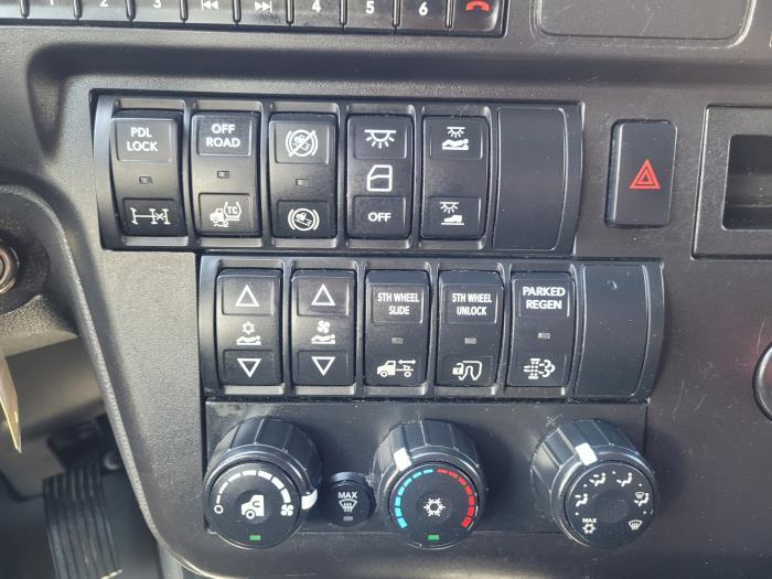 2022 International LT625-17