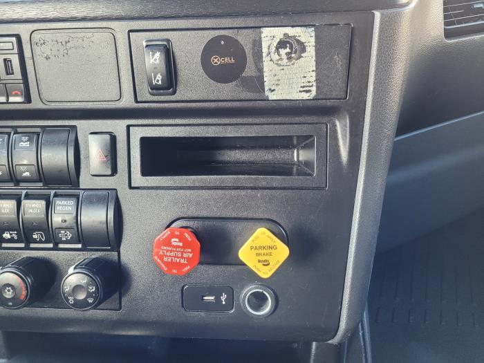 2022 International LT625-18