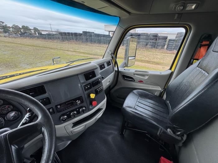 2021 Peterbilt 579-16