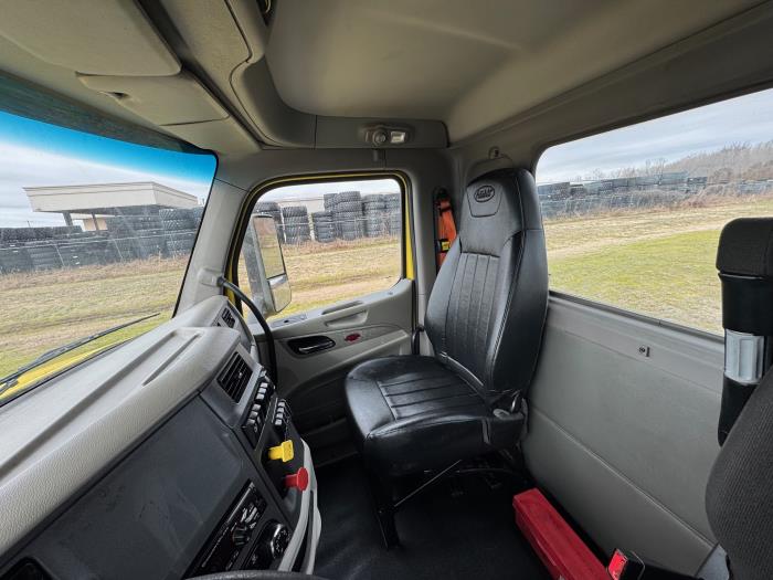 2021 Peterbilt 579-16