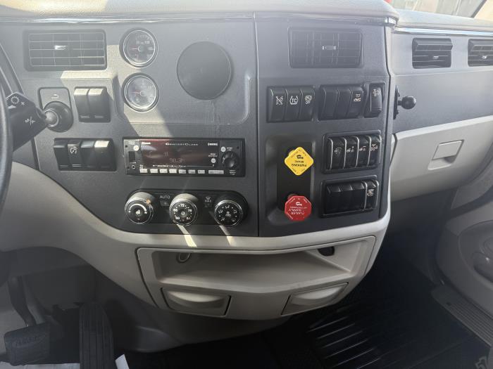 2021 Peterbilt 579-6