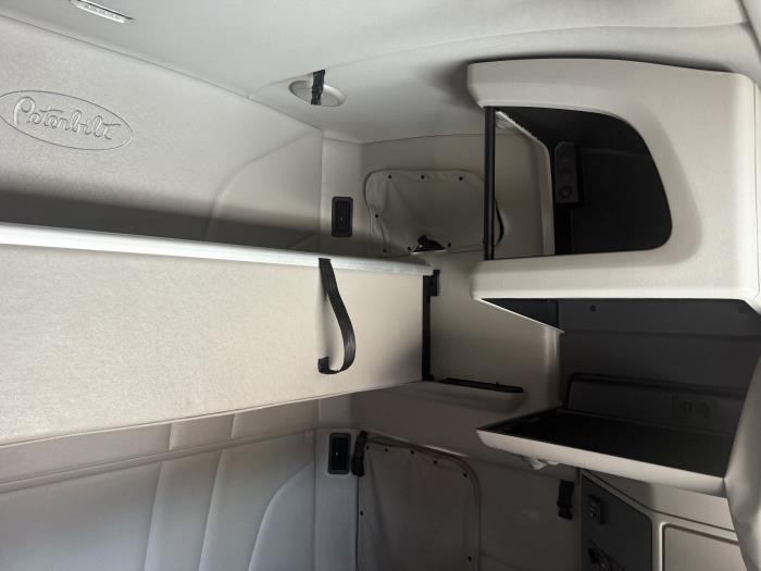 2021 Peterbilt 579-10