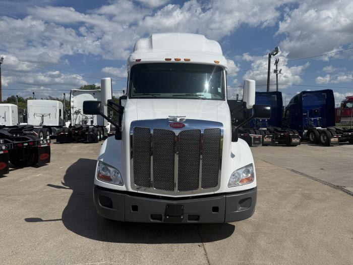 2021 Peterbilt 579 photo 2