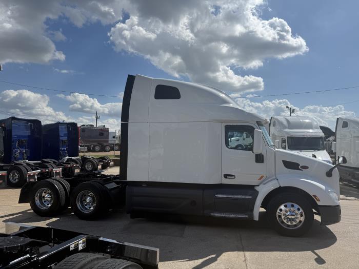 2021 Peterbilt 579 photo 3