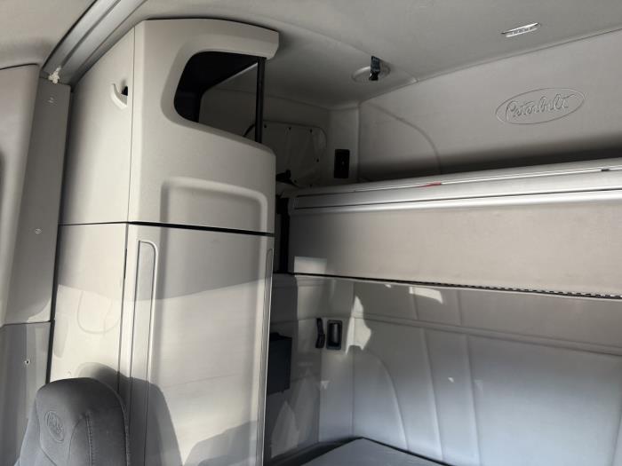 2022 Peterbilt 579-9