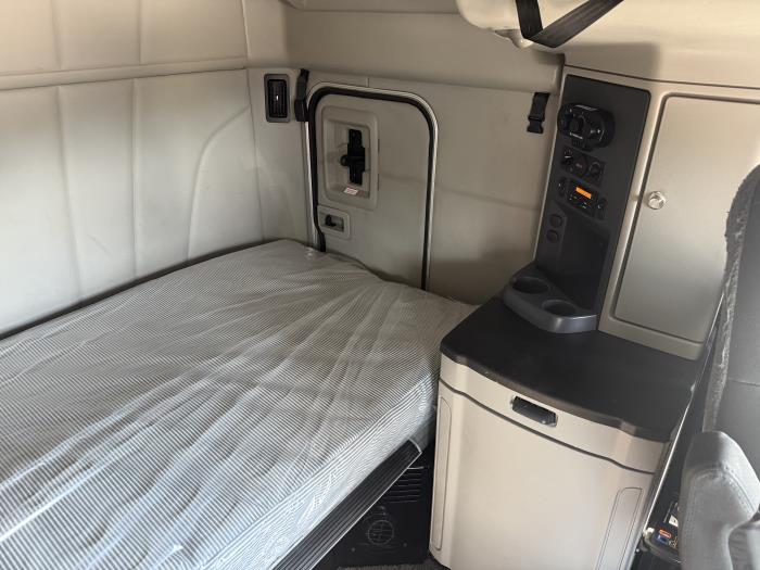 2022 Peterbilt 579-11