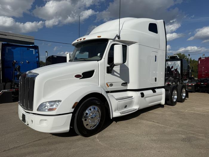 2022 Peterbilt 579 photo 2