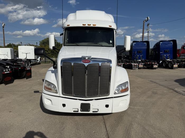 2022 Peterbilt 579 photo 3
