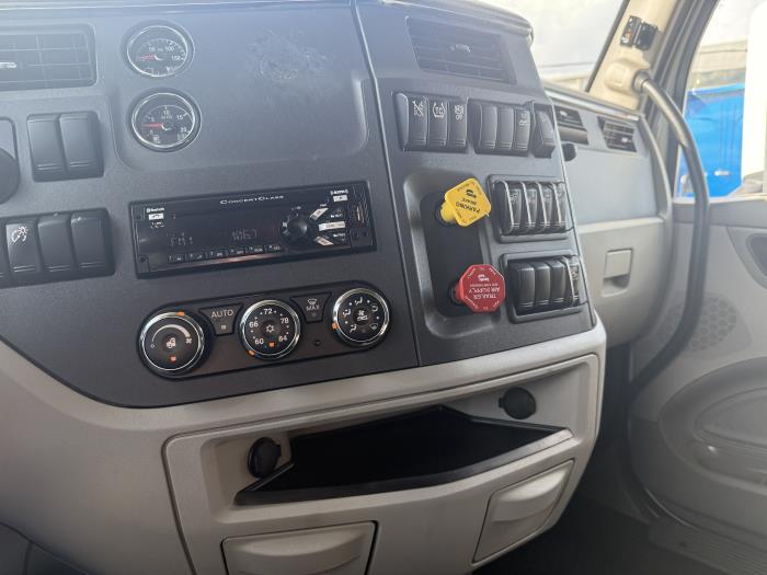 2021 Peterbilt 579-6