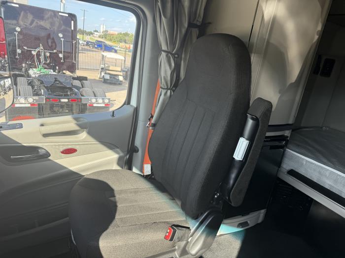 2021 Peterbilt 579-8