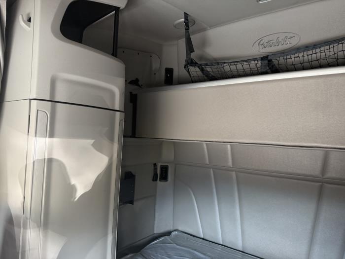 2021 Peterbilt 579-9