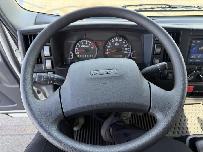2025 Isuzu NRR-20