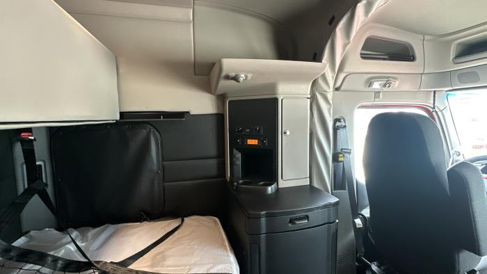 2026 Peterbilt 589-28