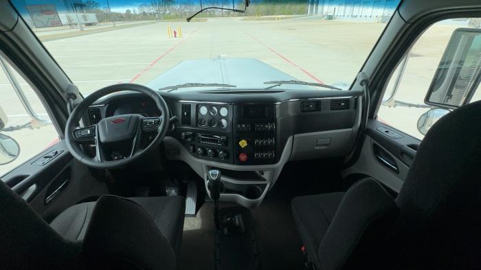 2026 Peterbilt 589-27