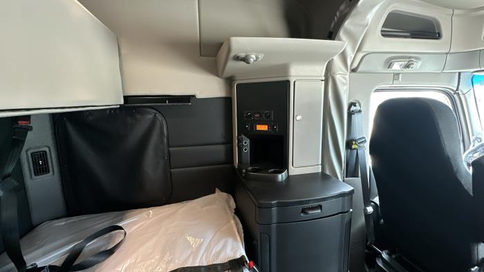 2026 Peterbilt 589-30