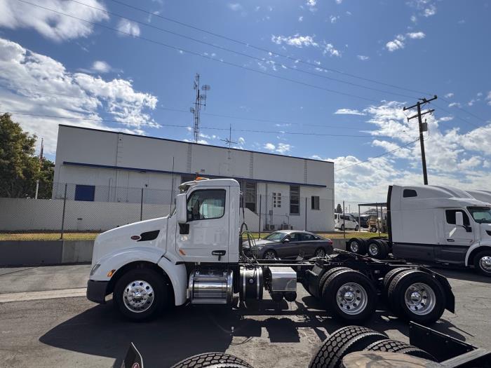 2021 Peterbilt 579-8