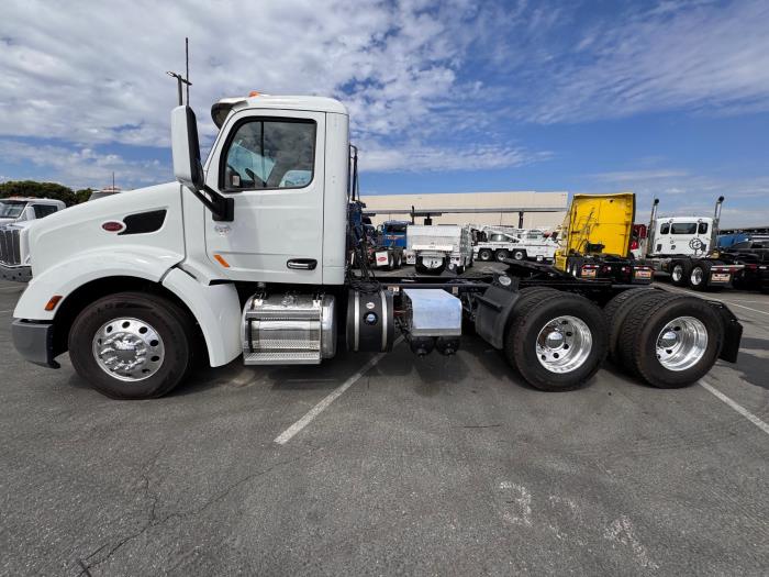2021 Peterbilt 579-8