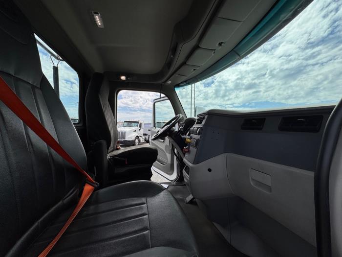 2021 Peterbilt 579-12