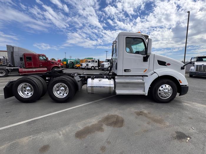 2021 Peterbilt 579-4