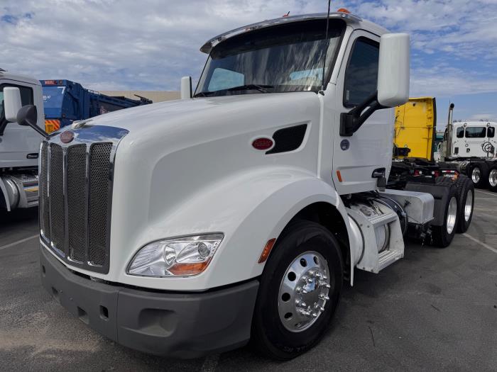2021 Peterbilt 579 photo 2