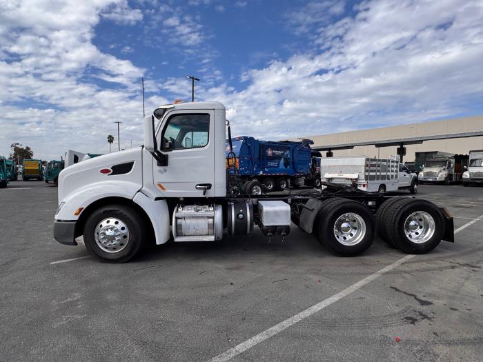 2021 Peterbilt 579-8
