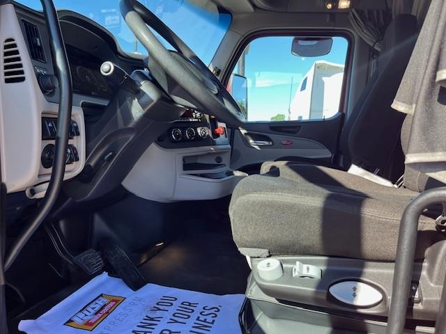 2022 Peterbilt 579-18