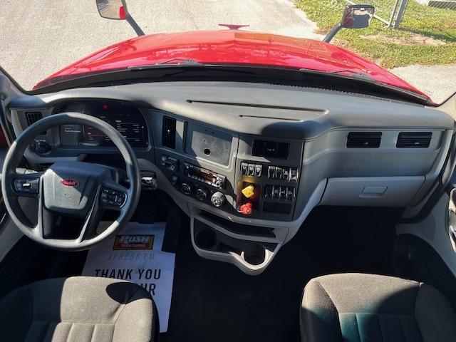 2022 Peterbilt 579-25