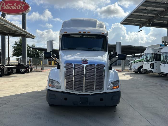 2021 Peterbilt 579-8