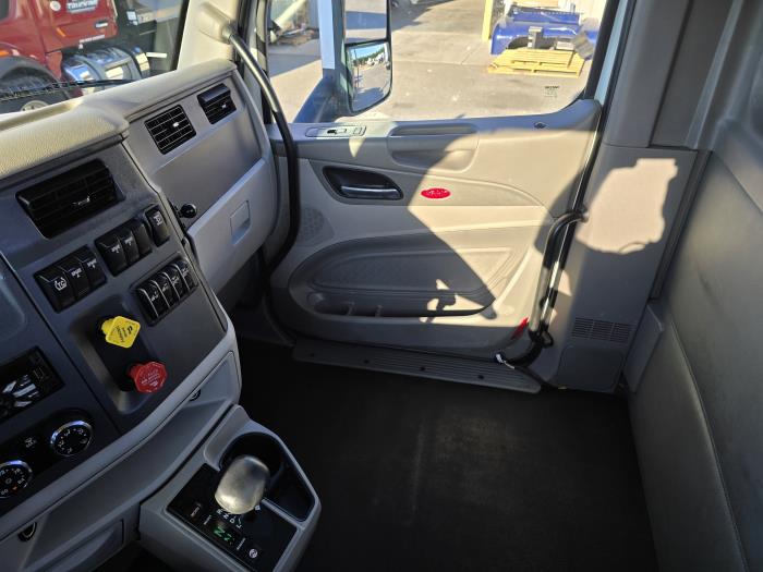 2020 Peterbilt 567-10