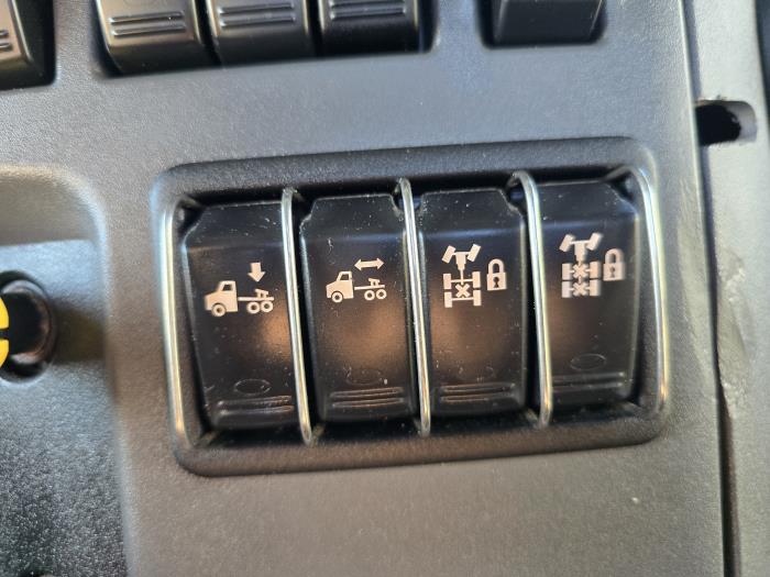 2020 Peterbilt 567-13