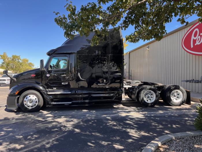 2023 Peterbilt 579-2