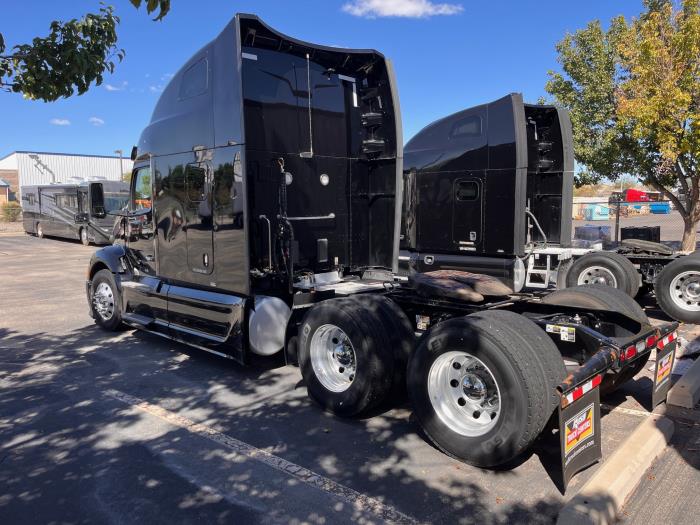 2023 Peterbilt 579-3