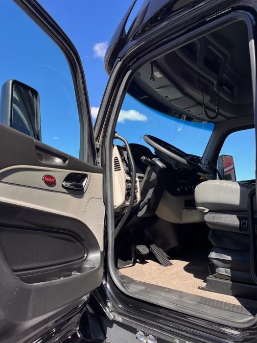 2023 Peterbilt 579-6