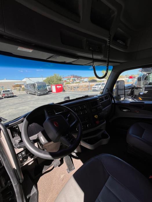 2023 Peterbilt 579-8