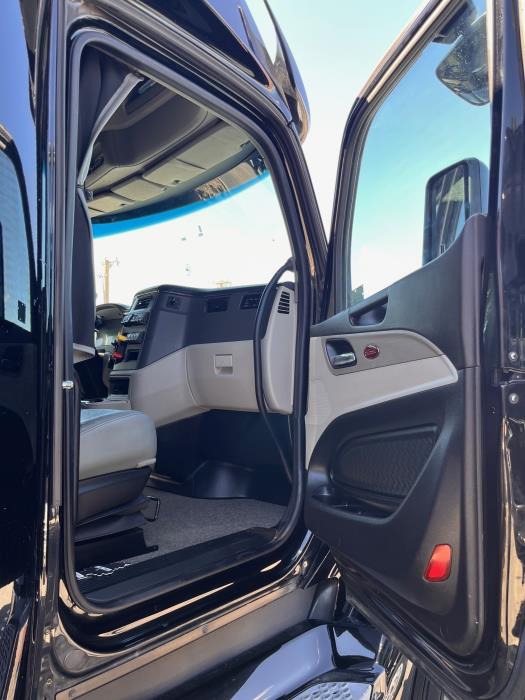 2023 Peterbilt 579-9