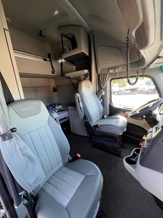 2023 Peterbilt 579-10