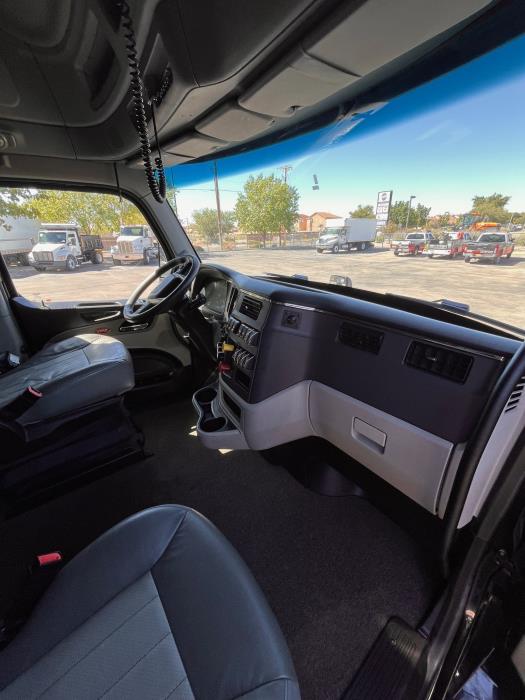 2023 Peterbilt 579-11