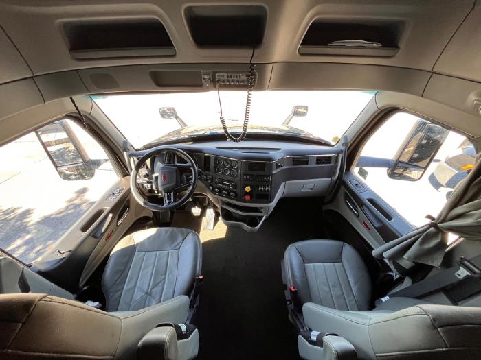 2023 Peterbilt 579-12