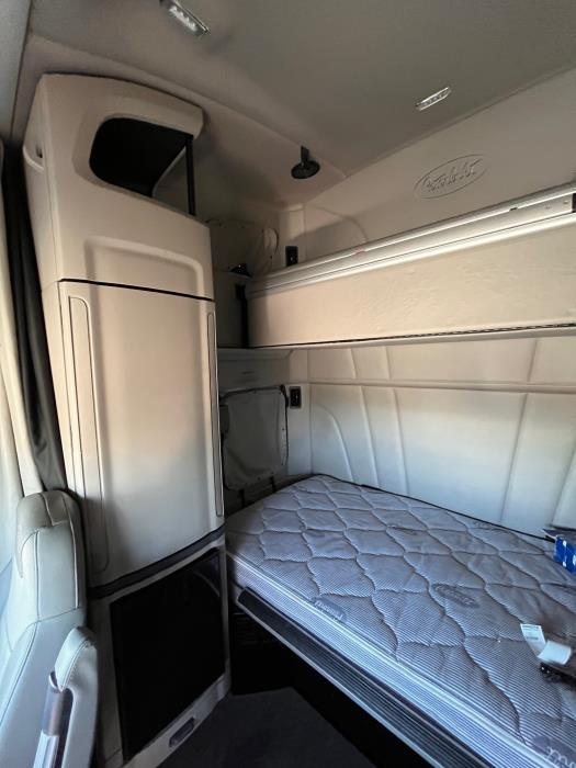 2023 Peterbilt 579-13