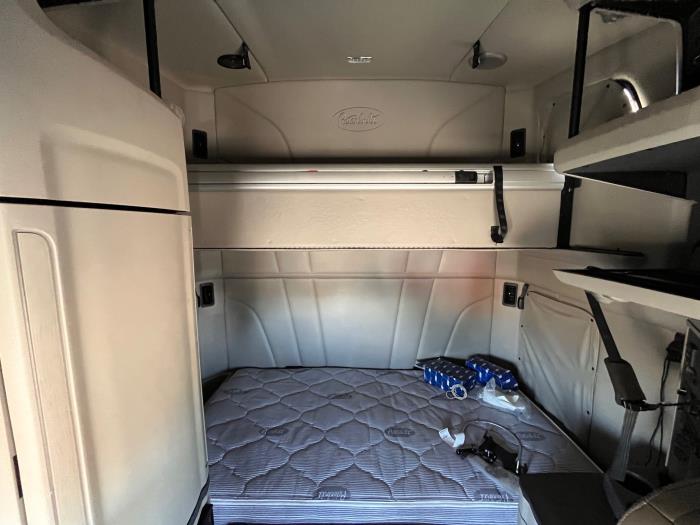 2023 Peterbilt 579-15