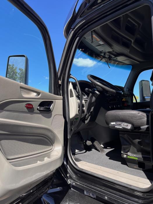 2022 Peterbilt 579-6