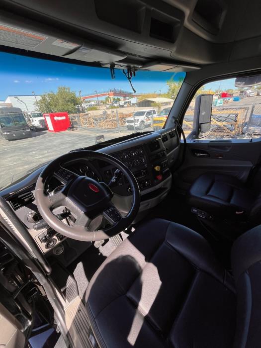 2022 Peterbilt 579-8